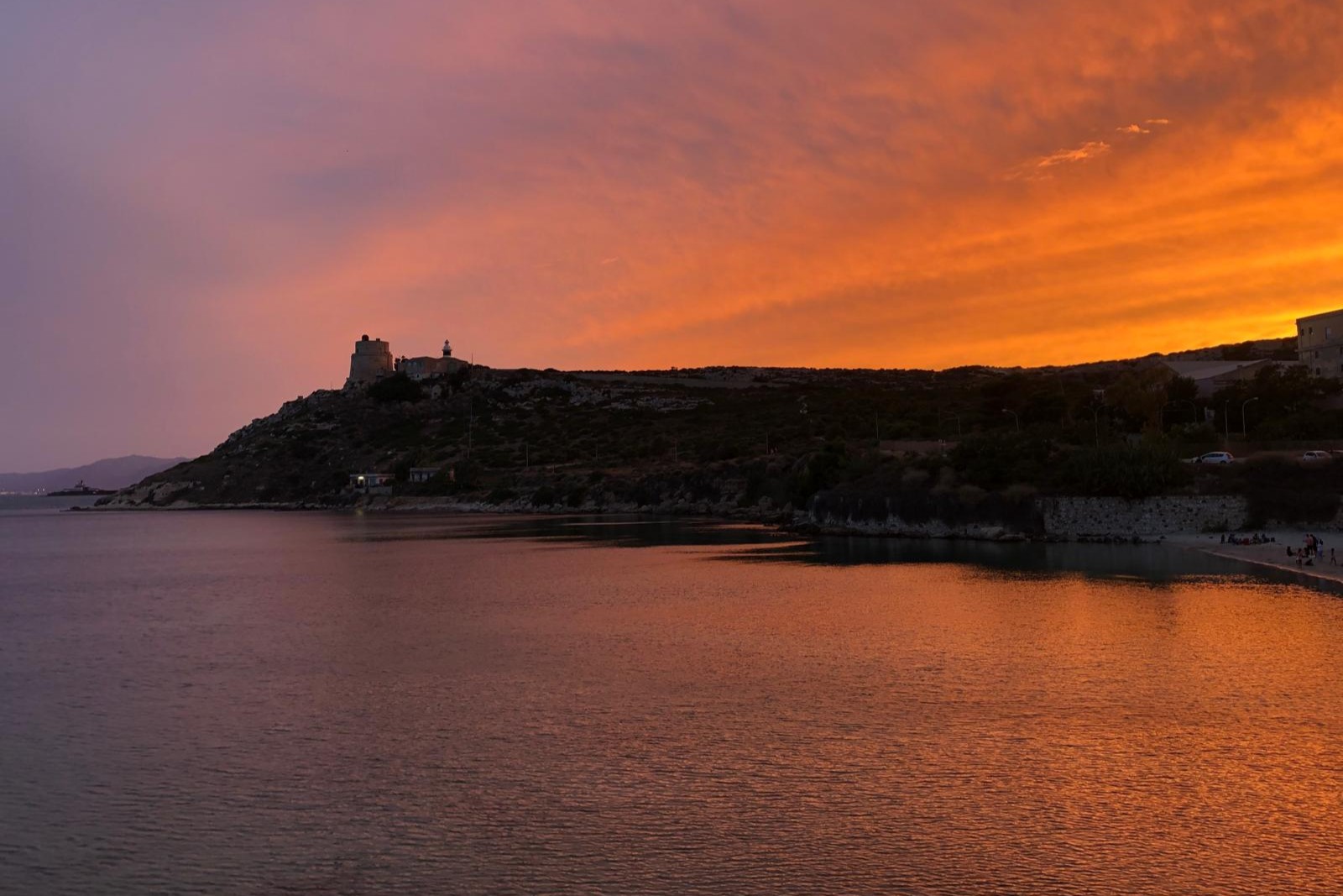 La Baia di Calamosca al tramonto: una magia da non perdere